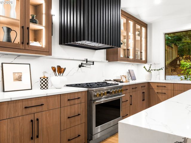1160 OAK Ter, Lake Oswego, OR 97034