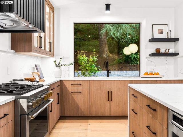 1160 OAK Ter, Lake Oswego, OR 97034