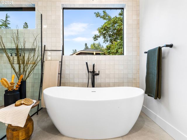 1160 OAK Ter, Lake Oswego, OR 97034