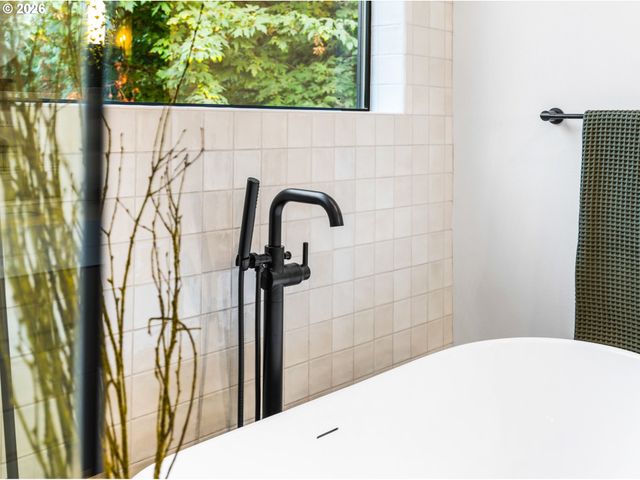 1160 OAK Ter, Lake Oswego, OR 97034