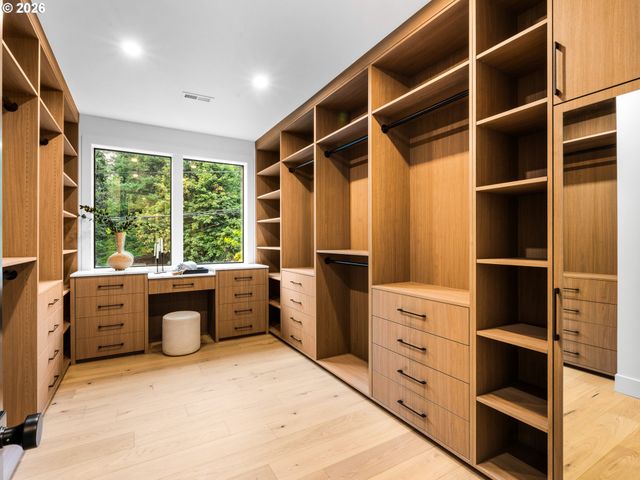 1160 OAK Ter, Lake Oswego, OR 97034