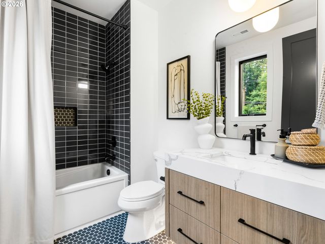 1160 OAK Ter, Lake Oswego, OR 97034