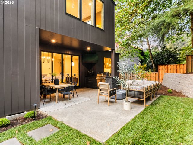 1160 OAK Ter, Lake Oswego, OR 97034