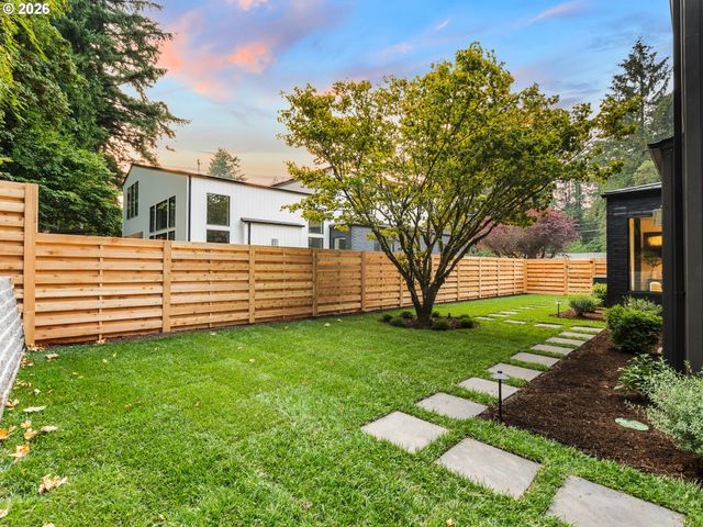 1160 OAK Ter, Lake Oswego, OR 97034