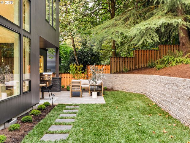 1160 OAK Ter, Lake Oswego, OR 97034