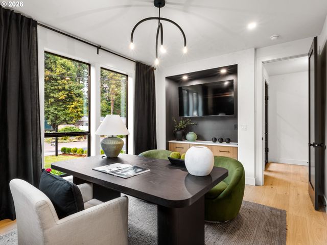 1160 OAK Ter, Lake Oswego, OR 97034
