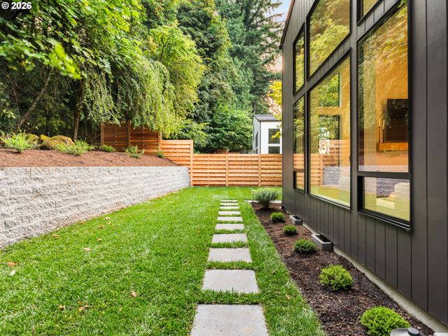 1160 OAK Ter, Lake Oswego, OR 97034