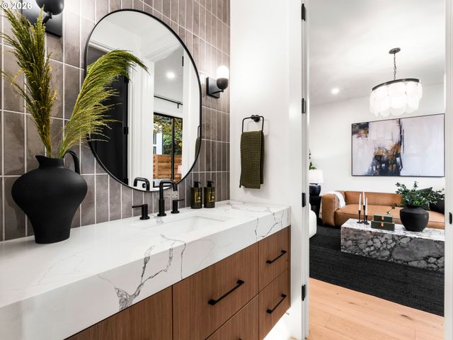 1160 OAK Ter, Lake Oswego, OR 97034