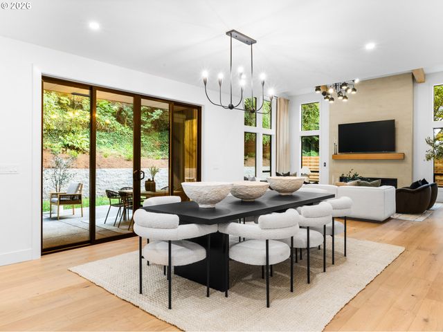 1160 OAK Ter, Lake Oswego, OR 97034