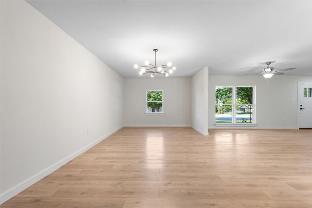 1610 SW 3rd Street, Grand Prairie, TX 75051