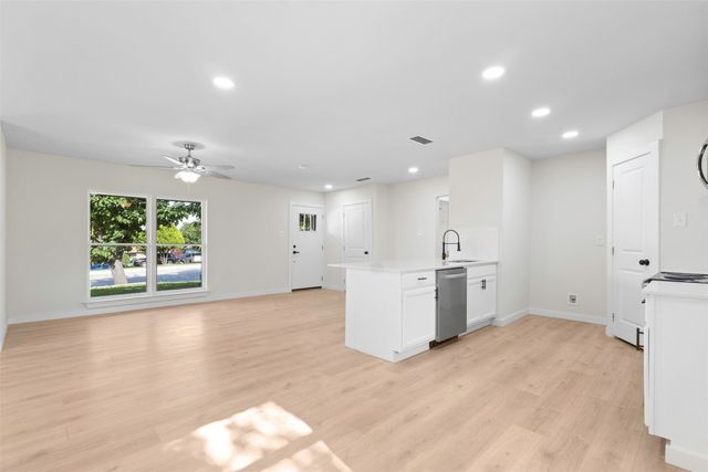 1610 SW 3rd Street, Grand Prairie, TX 75051