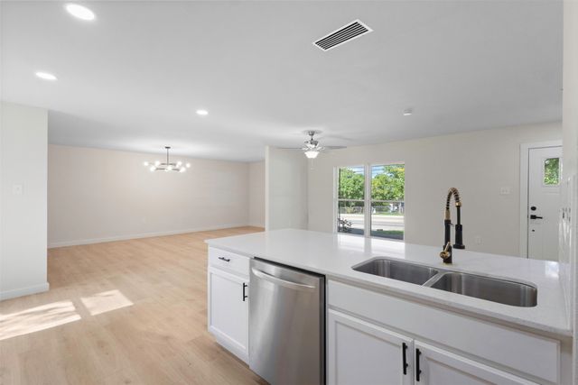 1610 SW 3rd Street, Grand Prairie, TX 75051