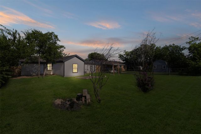 1610 SW 3rd Street, Grand Prairie, TX 75051