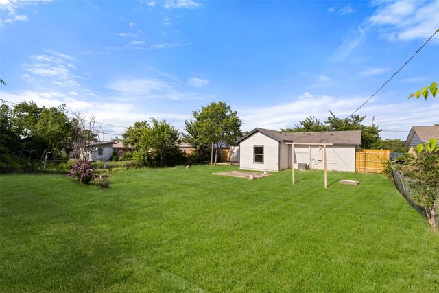 1610 SW 3rd Street, Grand Prairie, TX 75051