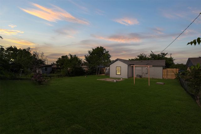 1610 SW 3rd Street, Grand Prairie, TX 75051