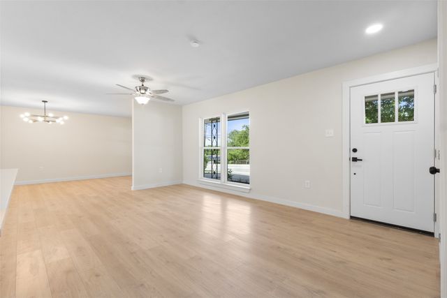 1610 SW 3rd Street, Grand Prairie, TX 75051