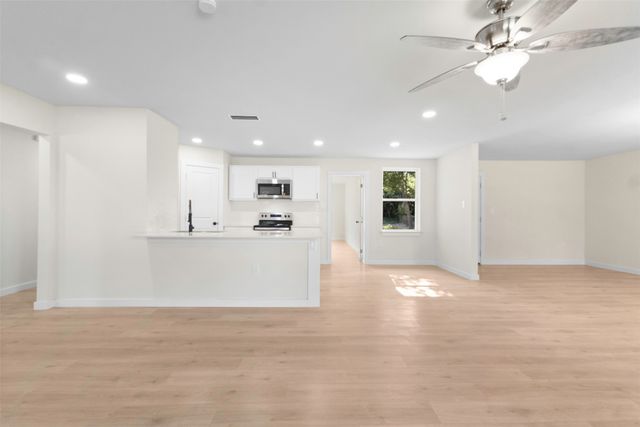 1610 SW 3rd Street, Grand Prairie, TX 75051