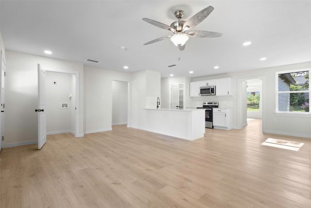 1610 SW 3rd Street, Grand Prairie, TX 75051