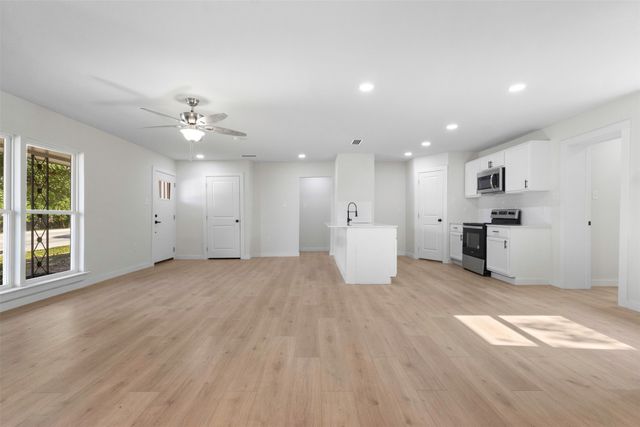 1610 SW 3rd Street, Grand Prairie, TX 75051