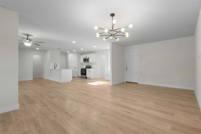 1610 SW 3rd Street, Grand Prairie, TX 75051