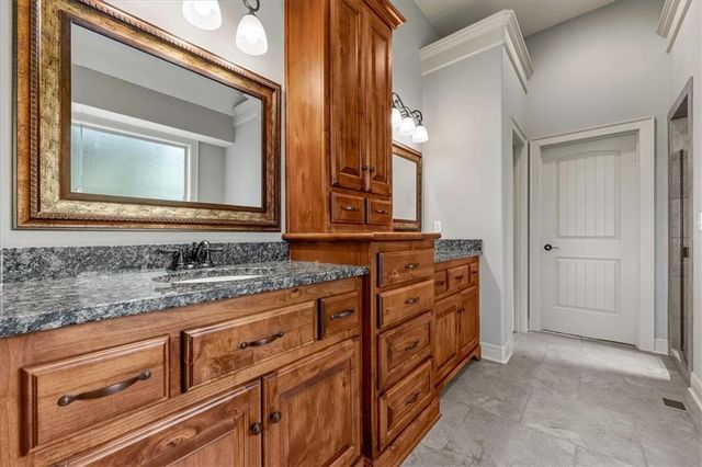 11775 NW 81st Street, Parkville, MO 64152