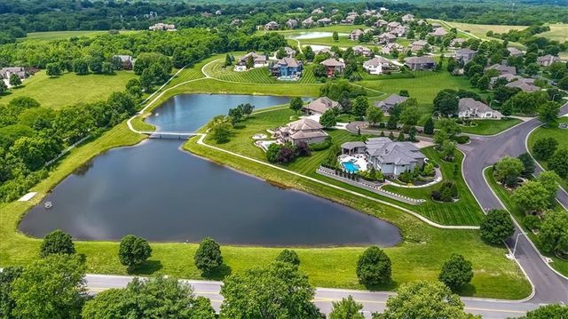 11775 NW 81st Street, Parkville, MO 64152