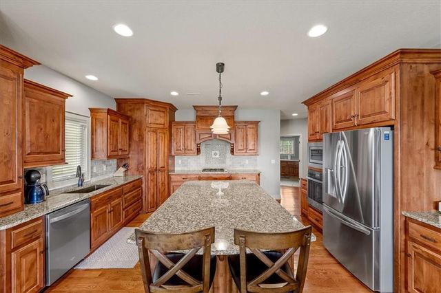 11775 NW 81st Street, Parkville, MO 64152