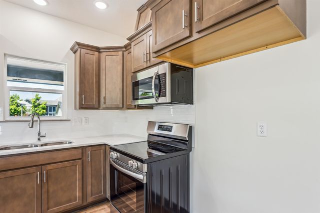 5821 N Newport St, Park City, KS 67219