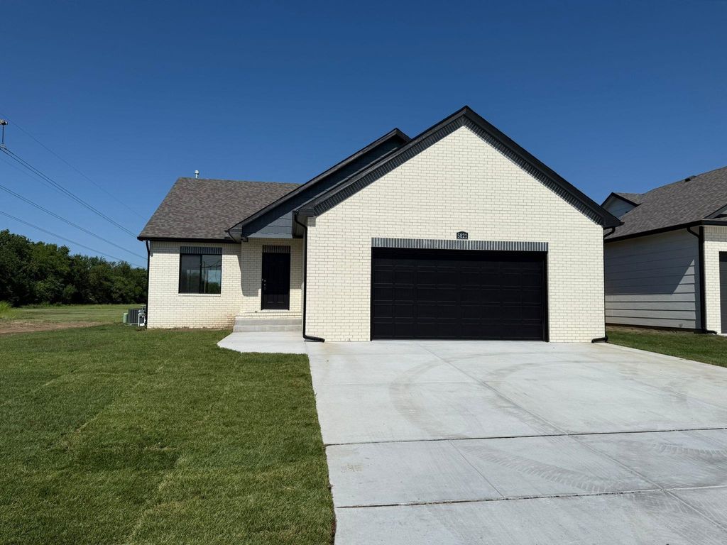 5821 N Newport St, Park City, KS 67219
