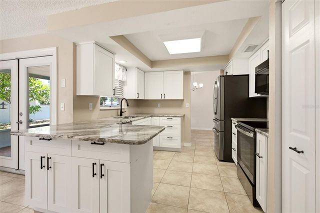 6807 36TH AVE DR W W, Bradenton, FL 34209