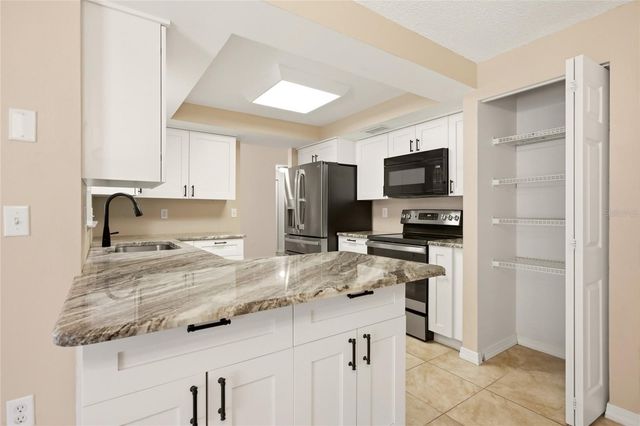6807 36TH AVE DR W W, Bradenton, FL 34209