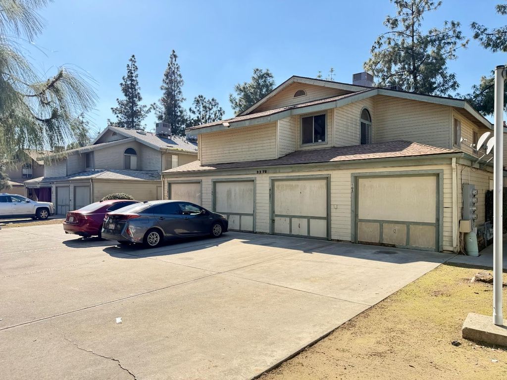 Image 3 of property listing at 3378 W Shields Avenue, Fresno, CA 93722