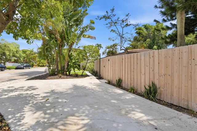 1400 NE 17th Avenue, Fort Lauderdale, FL 33304