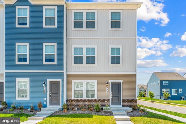 200 SWAN FIELD AVE, Ranson, WV 25438