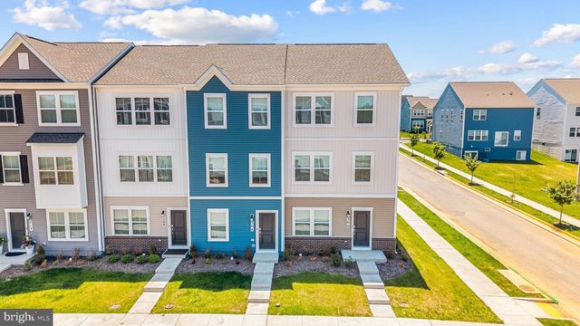 200 SWAN FIELD AVE, Ranson, WV 25438