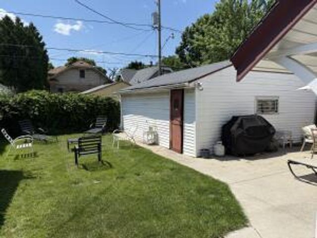 2915 N 38th STREET, Milwaukee, WI 53210