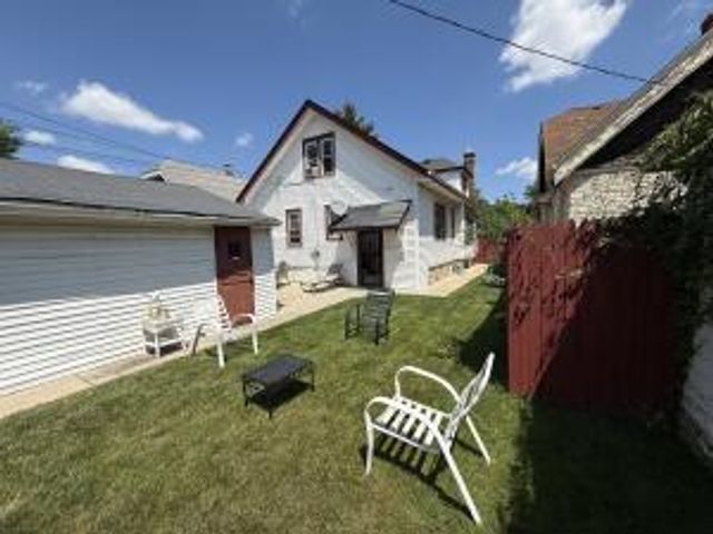 2915 N 38th STREET, Milwaukee, WI 53210