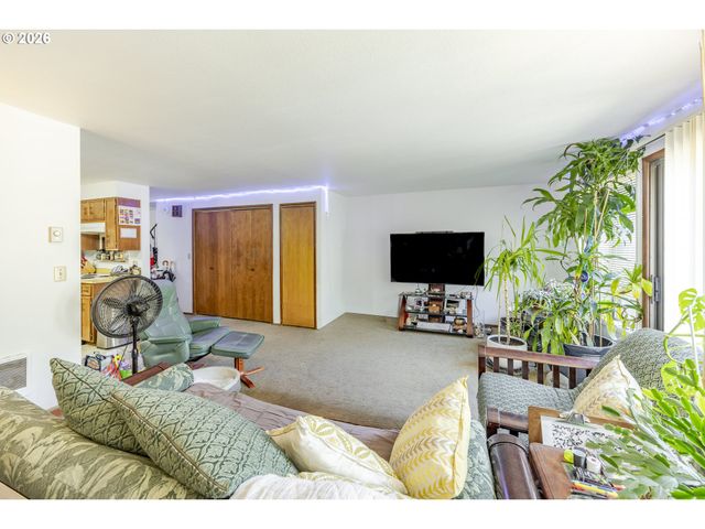 2209 CAL YOUNG Rd, Eugene, OR 97401