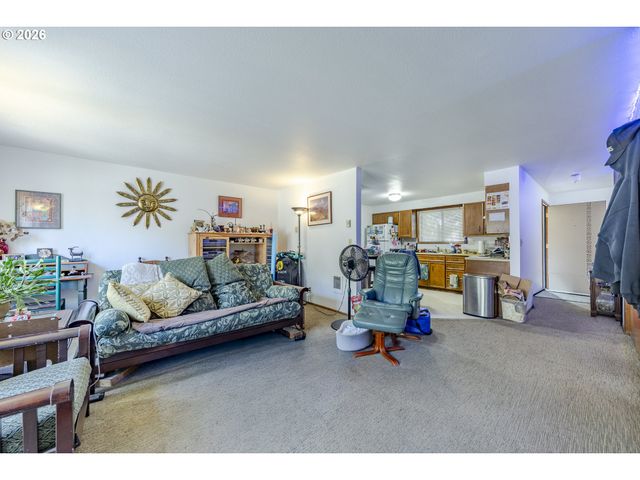 2209 CAL YOUNG Rd, Eugene, OR 97401