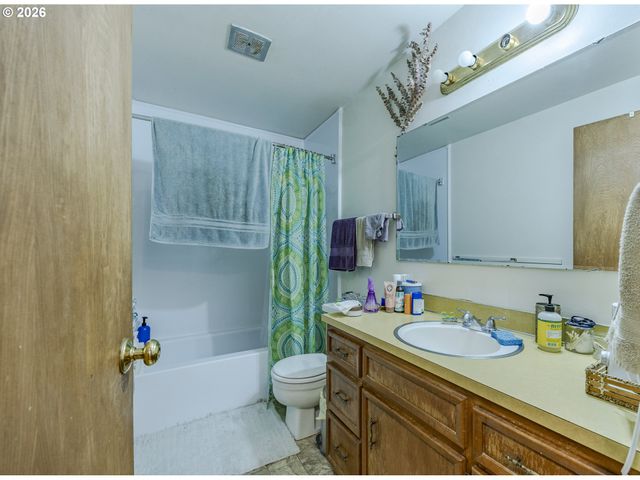 2209 CAL YOUNG Rd, Eugene, OR 97401