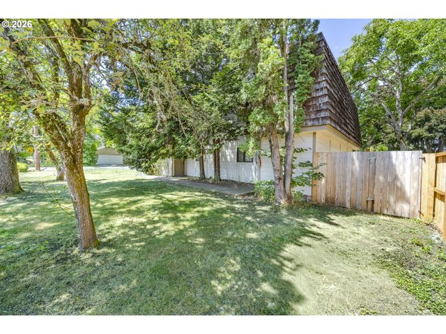 2209 CAL YOUNG Rd, Eugene, OR 97401