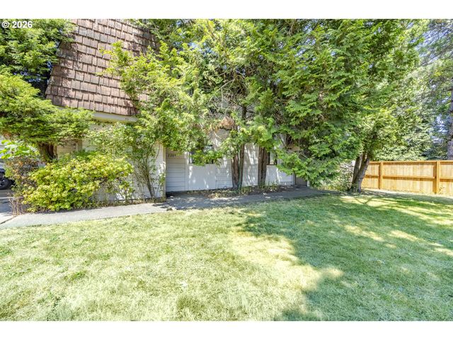 2209 CAL YOUNG Rd, Eugene, OR 97401