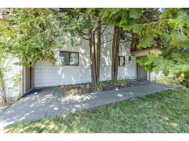 2209 CAL YOUNG Rd, Eugene, OR 97401