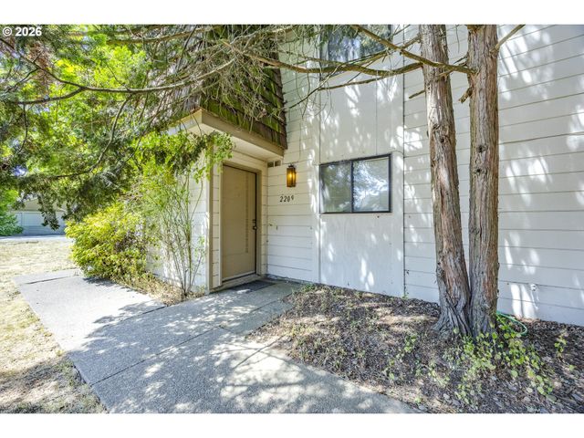 2209 CAL YOUNG Rd, Eugene, OR 97401