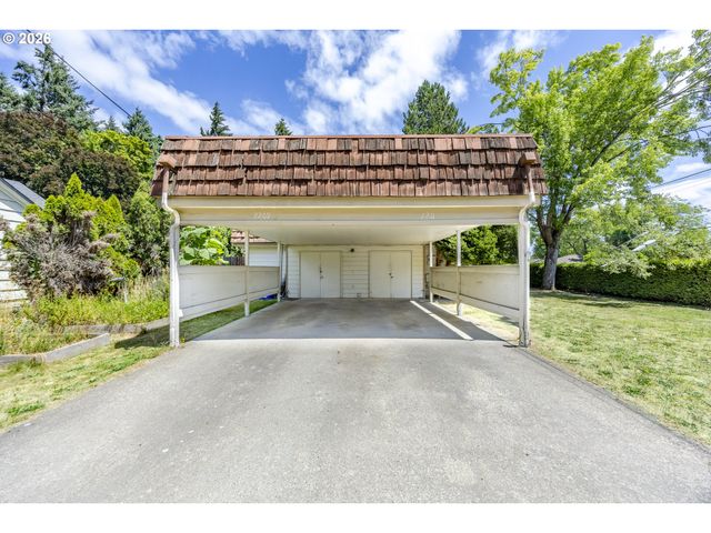2209 CAL YOUNG Rd, Eugene, OR 97401