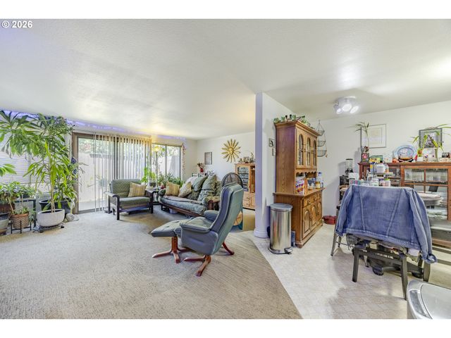 2209 CAL YOUNG Rd, Eugene, OR 97401