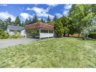 2209 CAL YOUNG Rd, Eugene, OR 97401