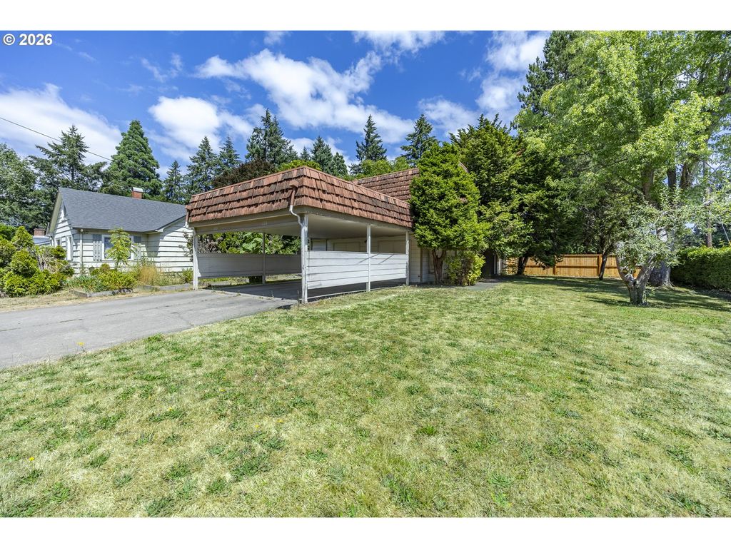 2209 CAL YOUNG Rd, Eugene, OR 97401