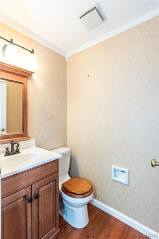 6564 Suson Woods Drive, St Louis, MO 63128