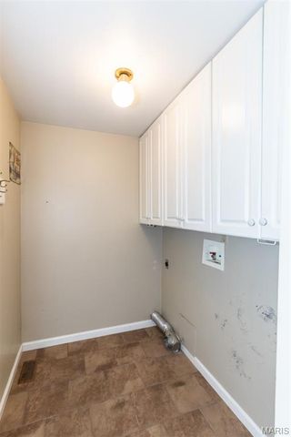 6564 Suson Woods Drive, St Louis, MO 63128
